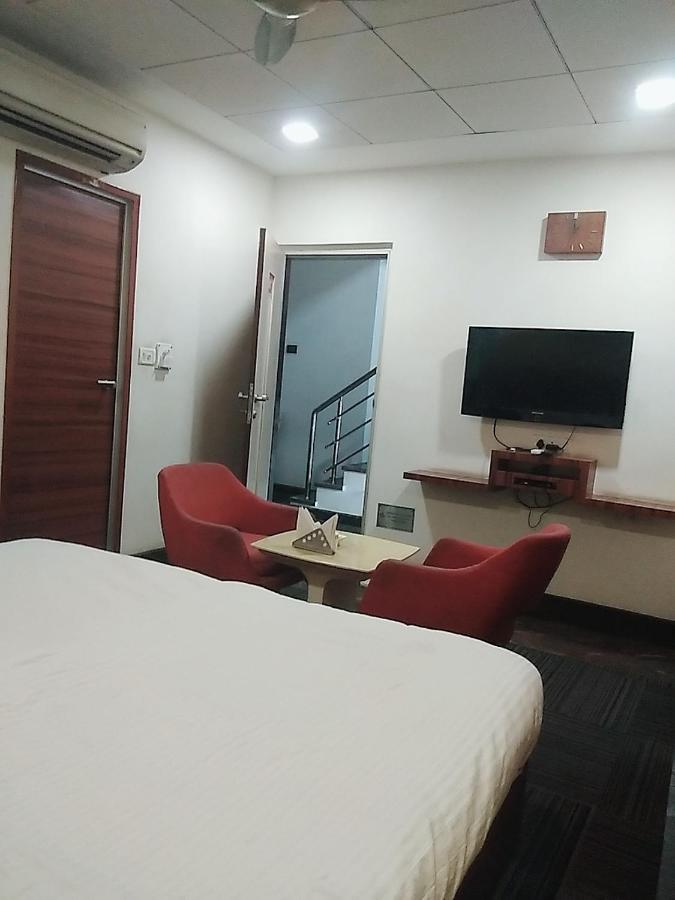 Hotel Manoranjan Inn Lucknow Ngoại thất bức ảnh