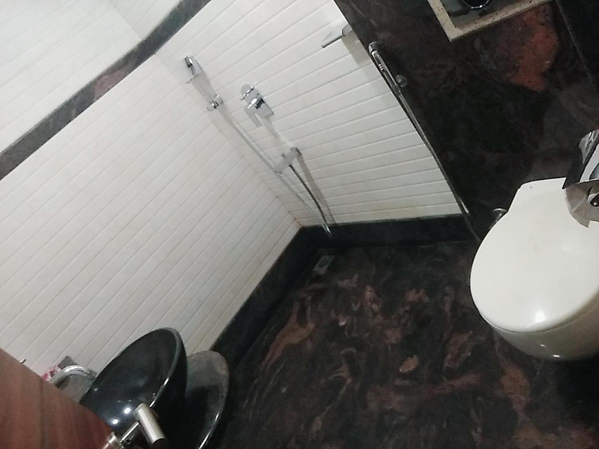 Hotel Manoranjan Inn Lucknow Ngoại thất bức ảnh